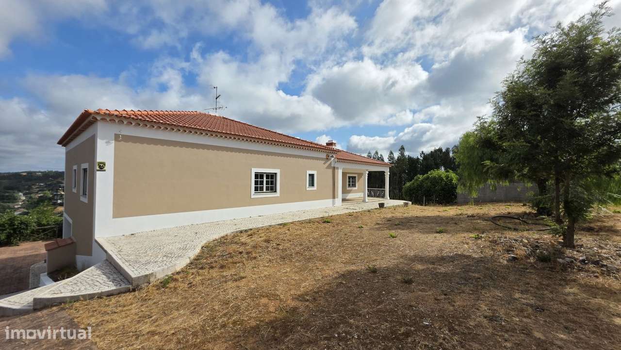 Excelente Moradia T3 com Vista Panorâmica sobre a Albufeira do Castel-9