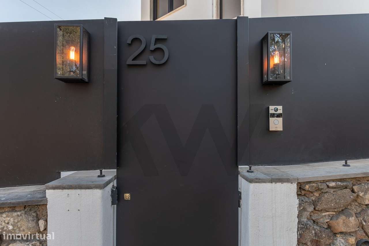 Charmosa Moradia T3 Totalmente remodelada com garagem no Centro Histór - Grande imagem: 4/60