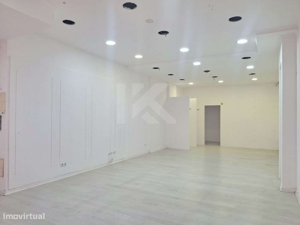 Loja Localizada na Ajuda São Martinho Funchal - Grande imagem: 2/17