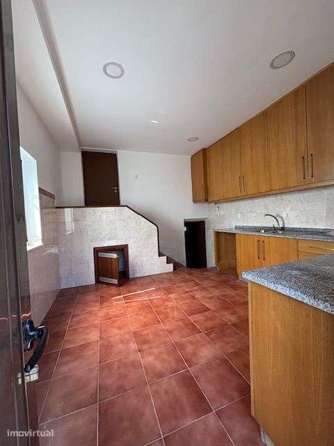 Moradia T2 em São Pedro Fins.-0