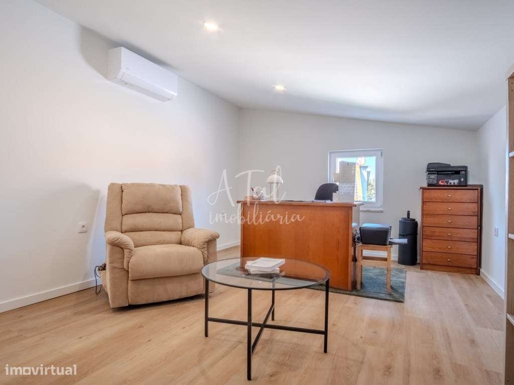 Moradia T6 com piscina e três suítes na Quinta do Abrantes | Uma no...-43