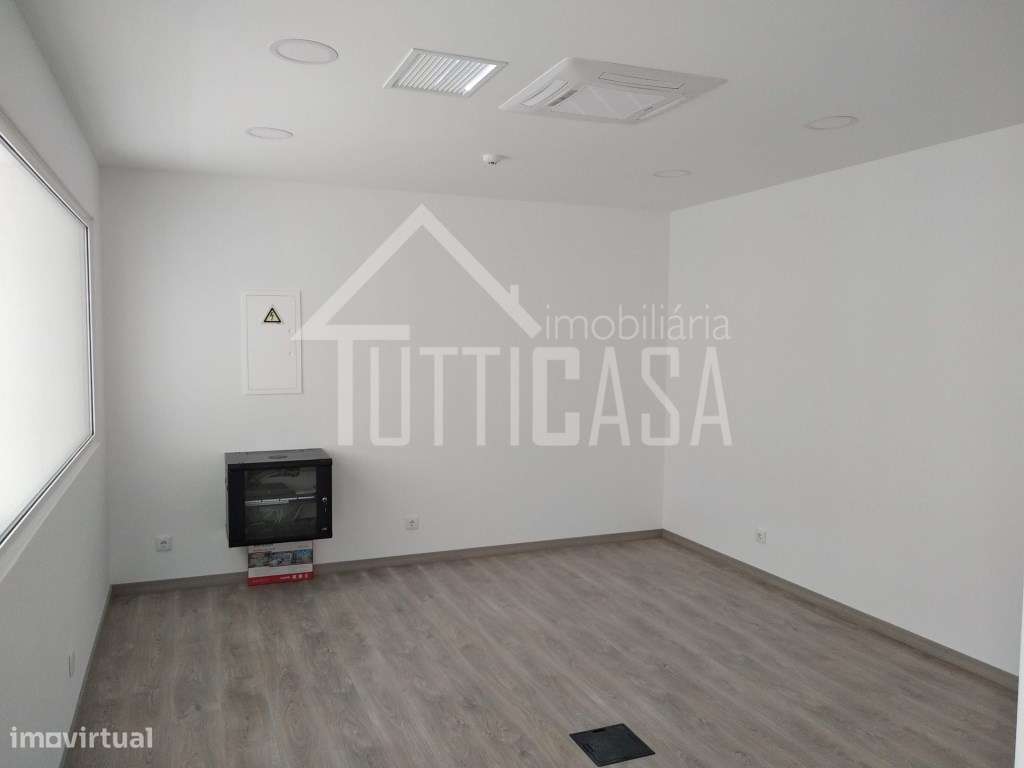 Armazém industrial em São Miguel de Alcainça - Grande imagem: 5/17