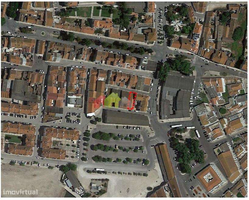 Moradia T3+1 no Centro Histórico do Montijo-3