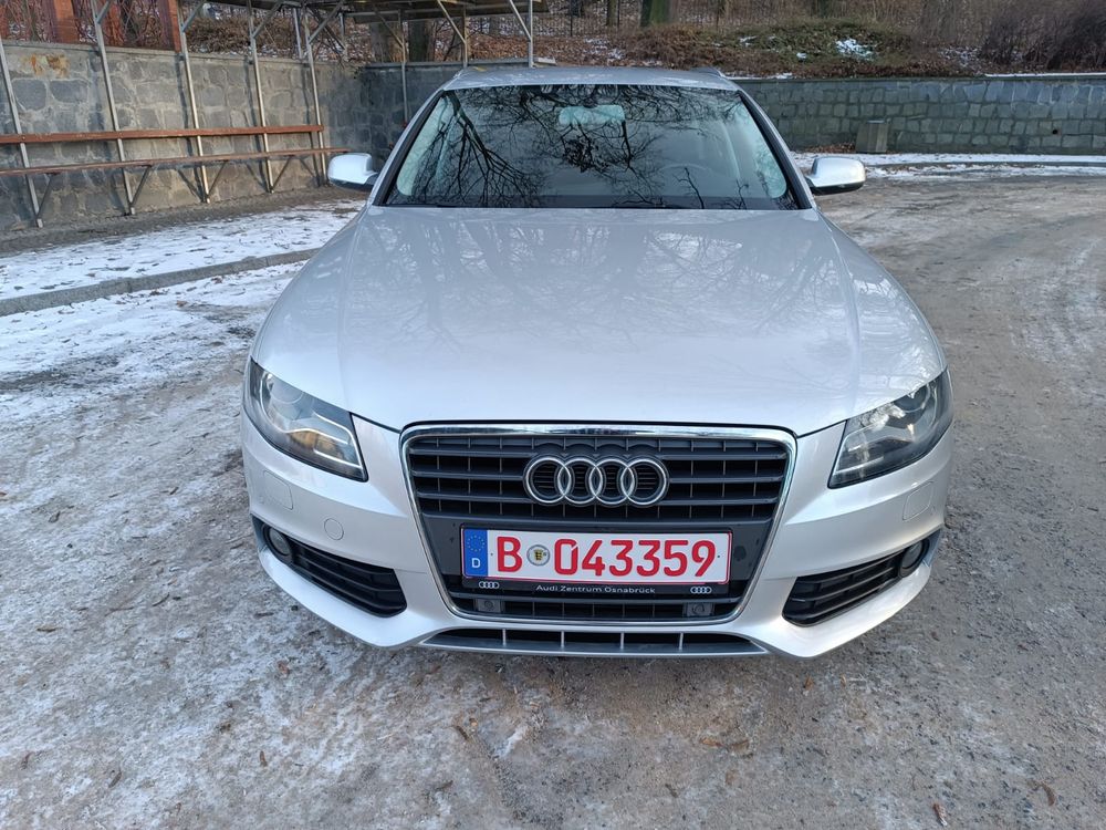 Audi A4 B8 2.0 TDI DPF S line Sportpaket 2009