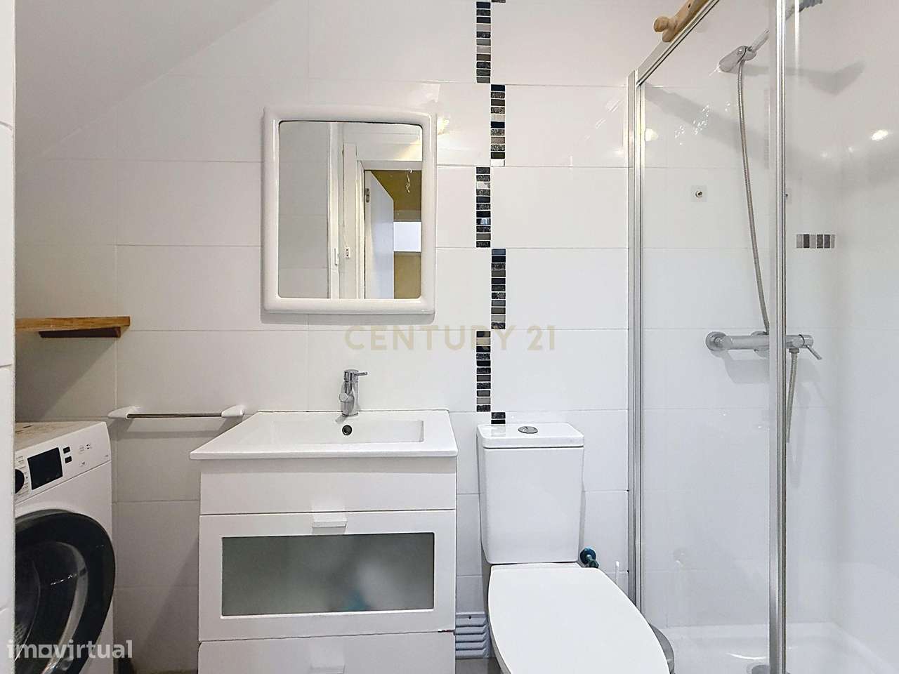 Apartamento T1 no Centro Histórico da Nazaré, a 150 Metros da Praia-15