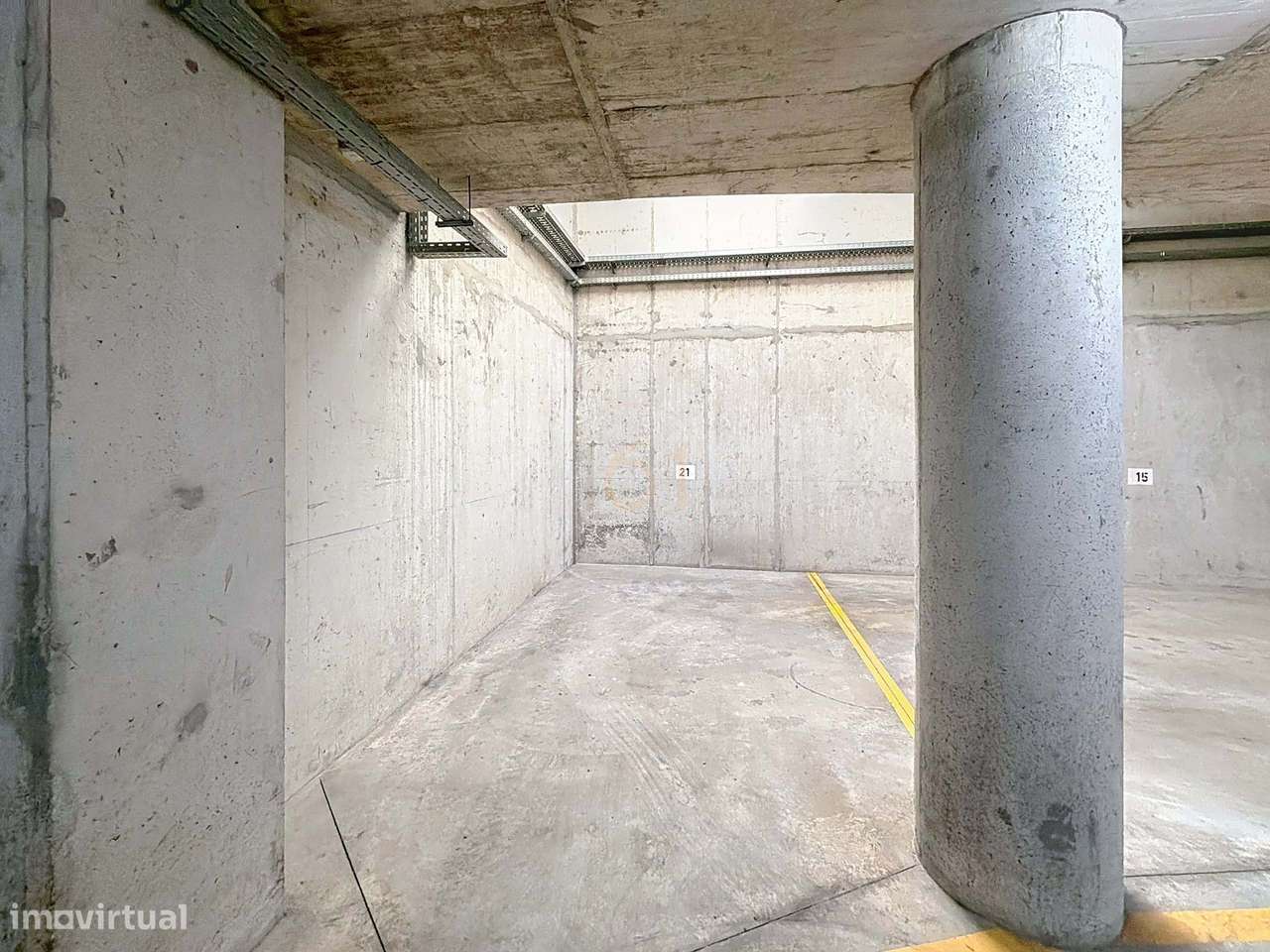 Apartamento T4 Duplex com Terraço e 4 Lugares de Garagem, com Possibil-41