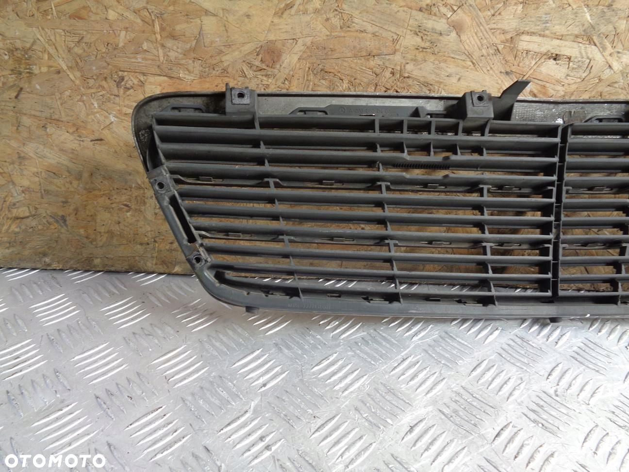 ATRAPA CHŁODNICY GRILL CHROM MERCEDES C-KLASA W203 00- - 5