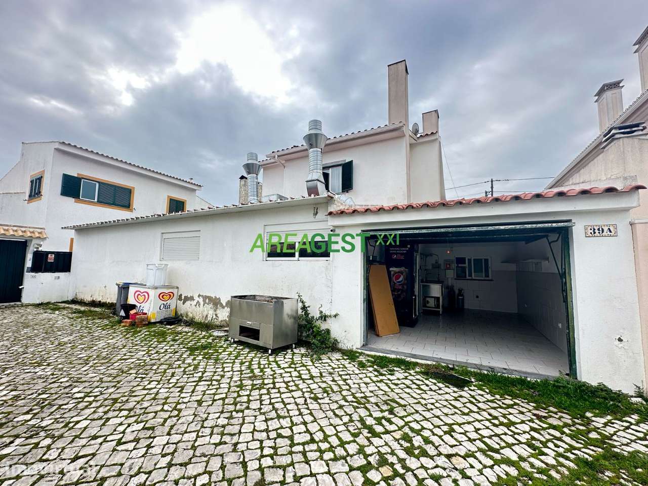 Prédio em propriedade total em Charneca de Caparica-19