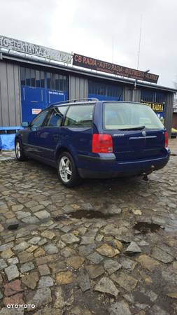 Volkswagen Passat 1.8 - 4