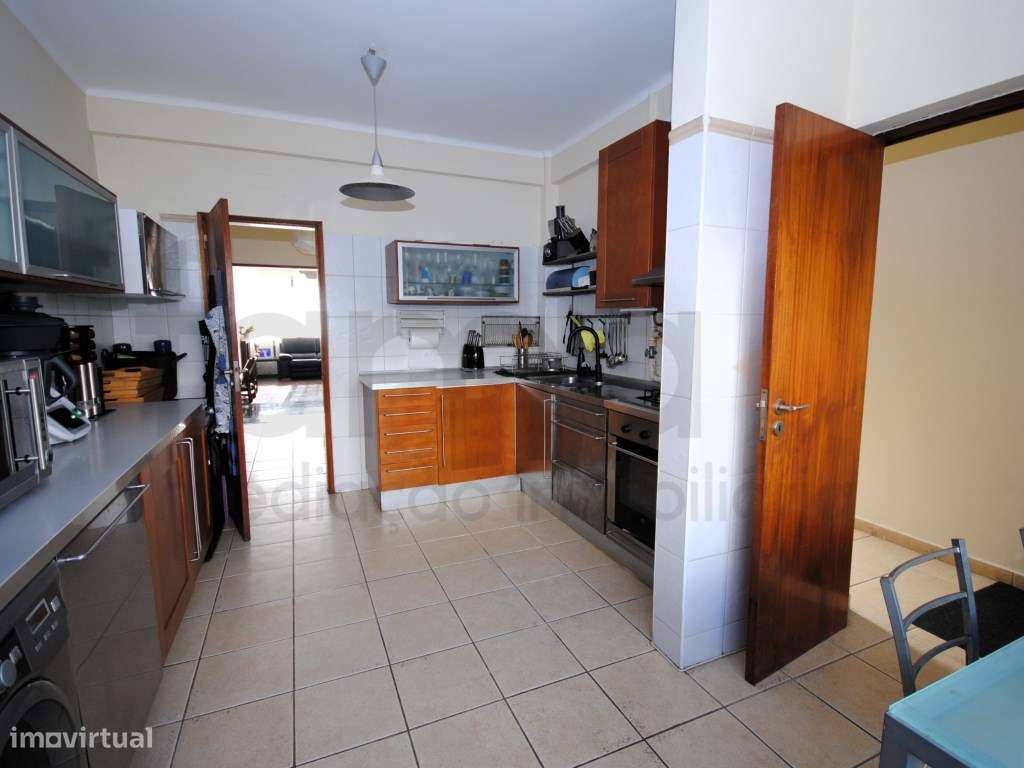 **Oportunidade Única: Moradia T6 à Venda!**-20