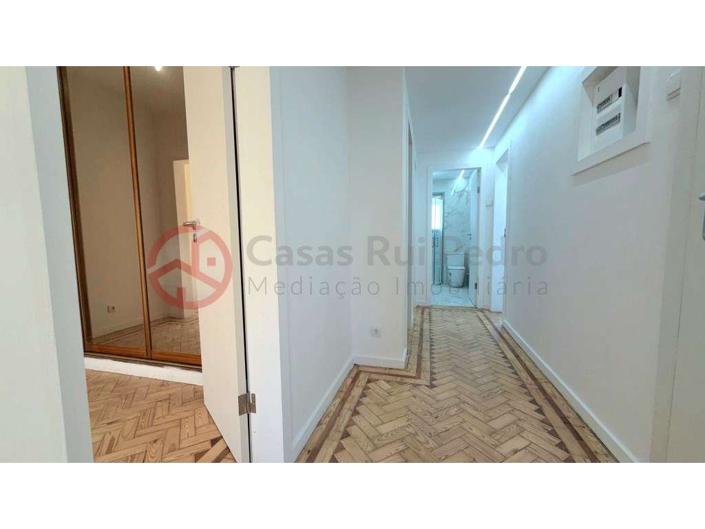 Apartamento T2 remodelado em Foros de Amora-14