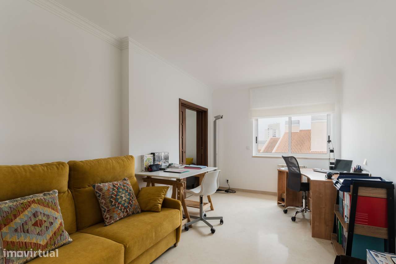 Viva o Sonho de Cascais: Duplex Exclusivo com Vista Mar!-11