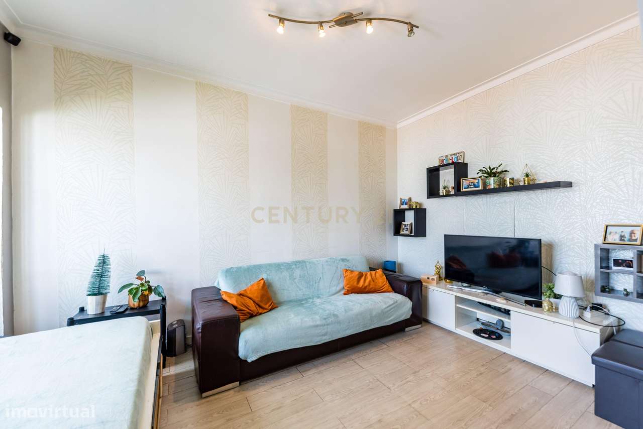 Apartamento T3 à Venda em Almada, Laranjeiro-11