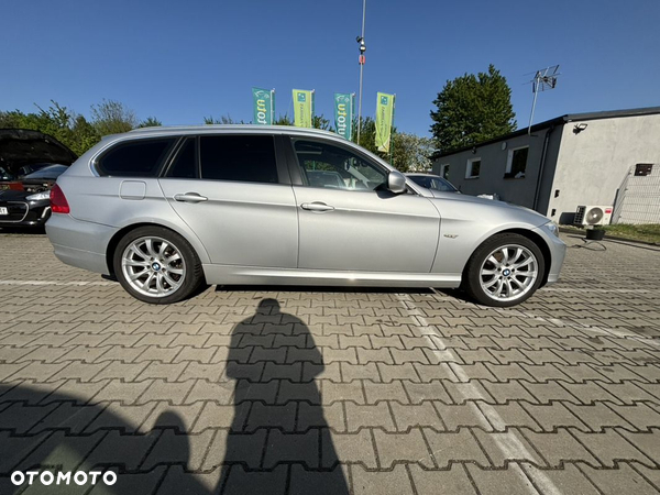 BMW Seria 3 320d DPF Touring Edition Sport - 14