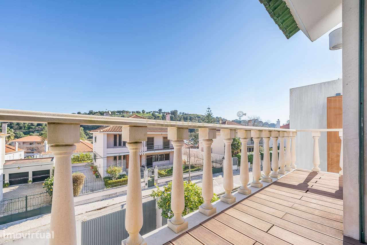 Moradia de Luxo T4 com Piscina e Jardim em Alvalade-40