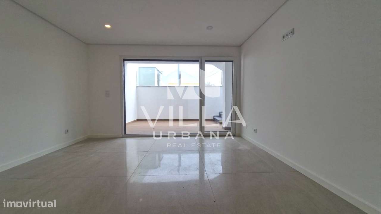 Moradia T3+1 no Centro da Charneca da Caparica-29