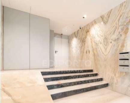 T2 COM GARAGEM E VARANDA   NO PORTO-35