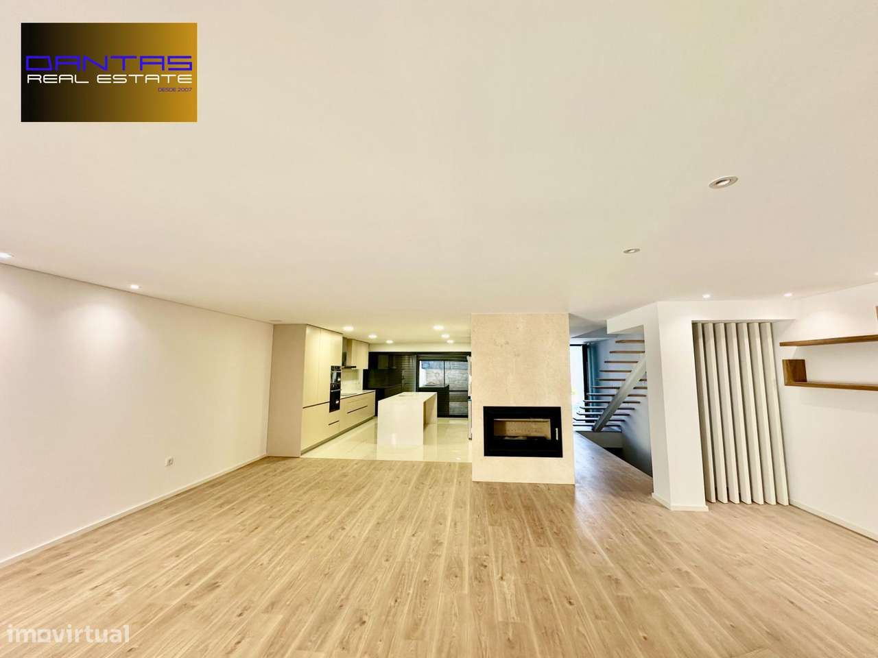 Gaveto T4 já com a estrutura concluída, lote 400m2-27