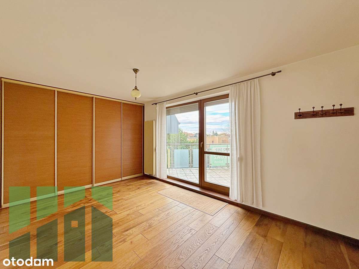 Sprzedam mieszkanie z dużym tarasem 15m2-17