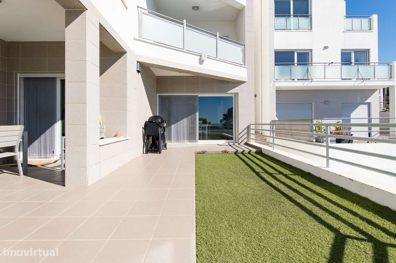 Apartamento T2 logradouro piscina vista mar e vila Sesimbra-5