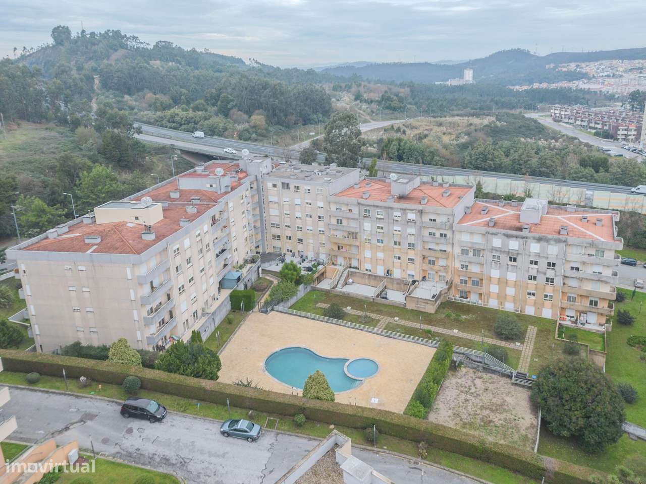 Apartamento T2 com Varanda, Garagem e Piscina | Valongo-17