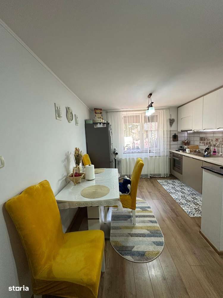 De vanzare 3 camere renovată, zona Madam Pop, 74.000 euro - Imagine principală: 2/18