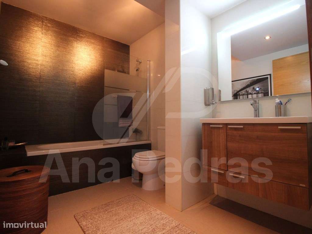 Contemporânea Moradia T4-8