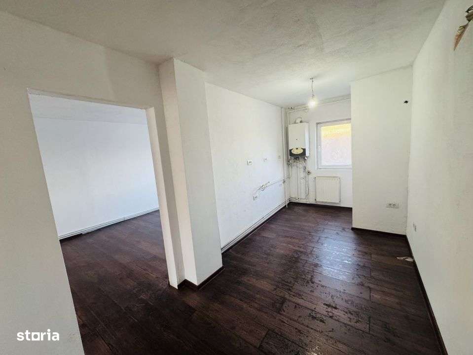 Apartament 3 camere renovat, decomandat, zona Lipovei, strada Holdelor-11