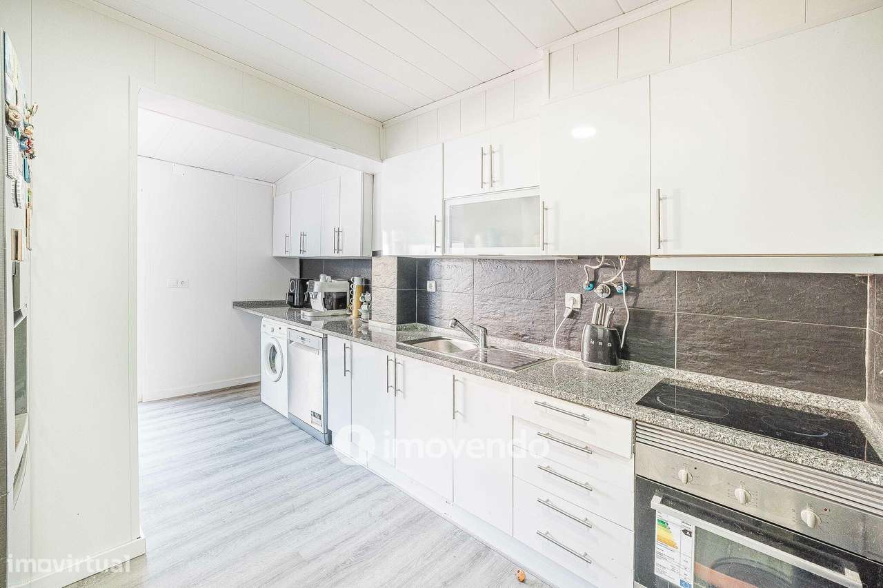 Apartamento T2, com logradouro grande, em Odivelas-20