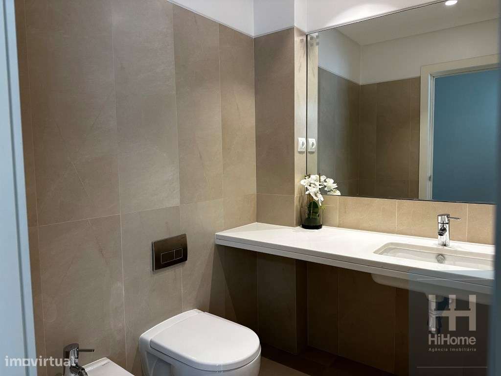 Apartamento T4 mobilado no Edificio Funchal Centrum-24
