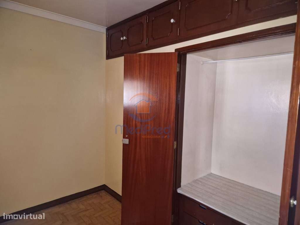 Apartamento T2 remodelado - Pontinha-5