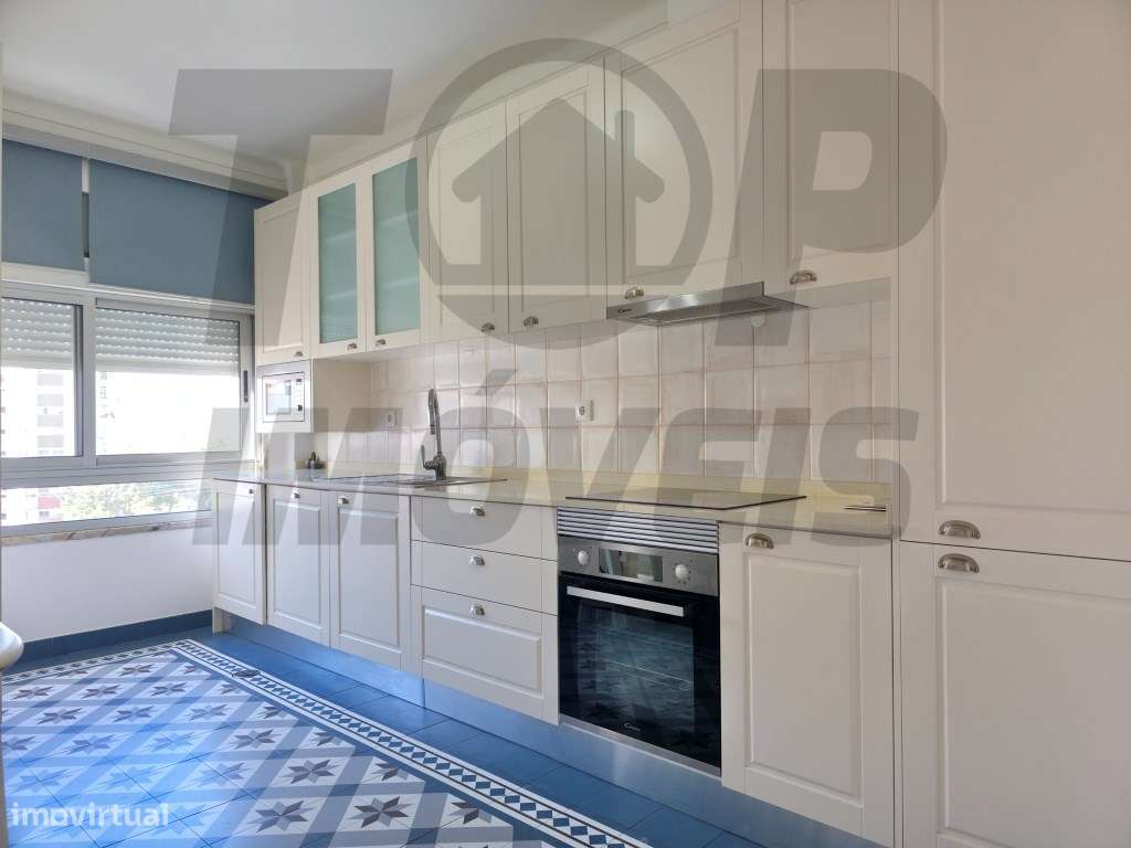 Apartamento T3 - Remodelado -na Avenida Ernest Solvay - Póvoa de Sa... - Grande imagem: 3/14