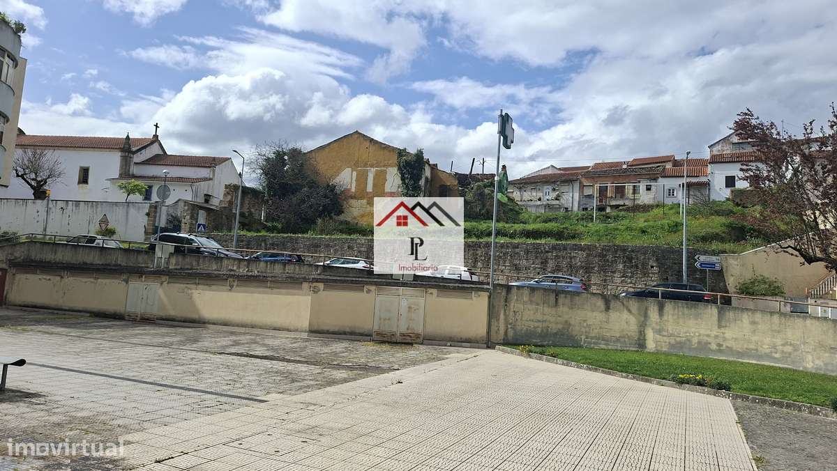 Loja com 3 lugares de estacionamento | Miranda do Corvo | Coimbra (V97-2