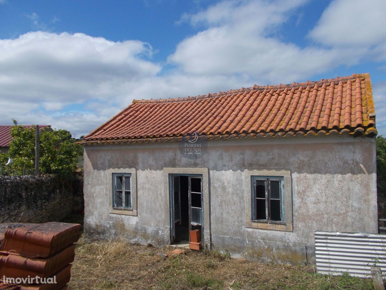 Casa de campo para recuperar em 1.000 m2 de terreno a cerca de 1 hora