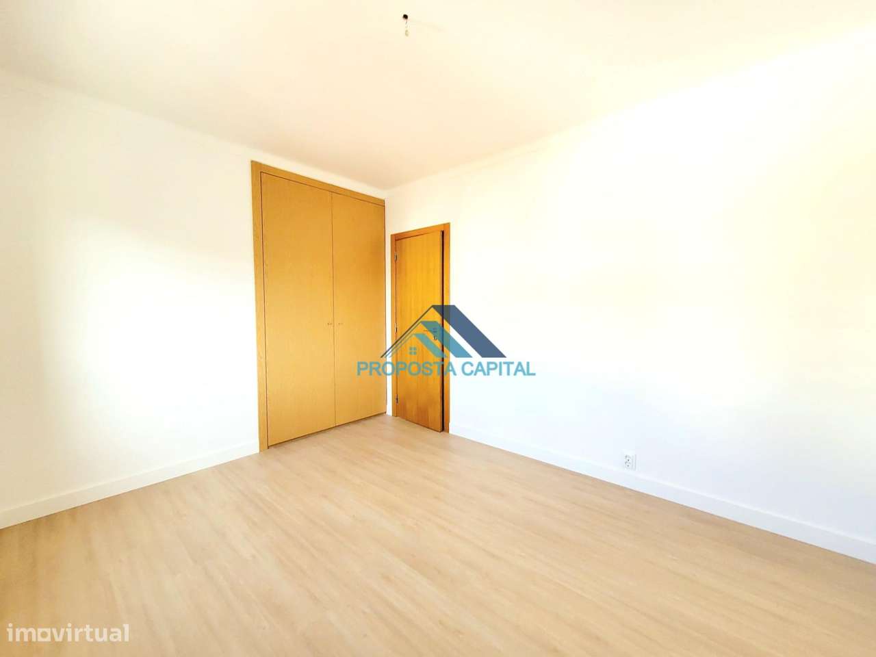 Apartamento T2 Totalmente Remodelado | Centro Sesimbra 200m da Praia-13