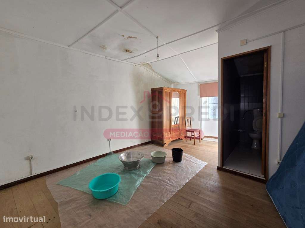 Prédio com varias frações Autónomas - Venda Judicial - Guarda-45