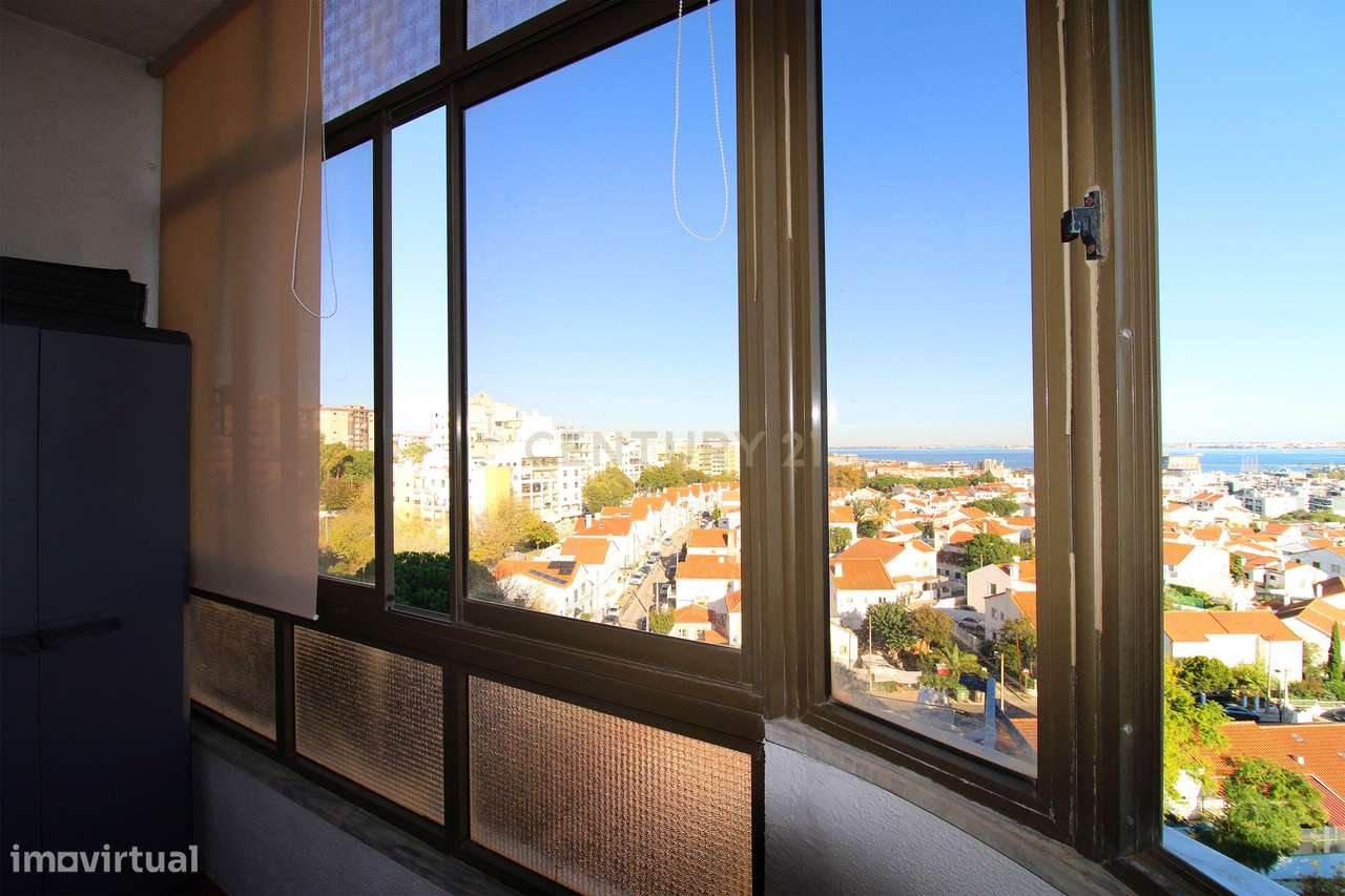 Apartamento T3 com Vista Panorâmica em Almada-19