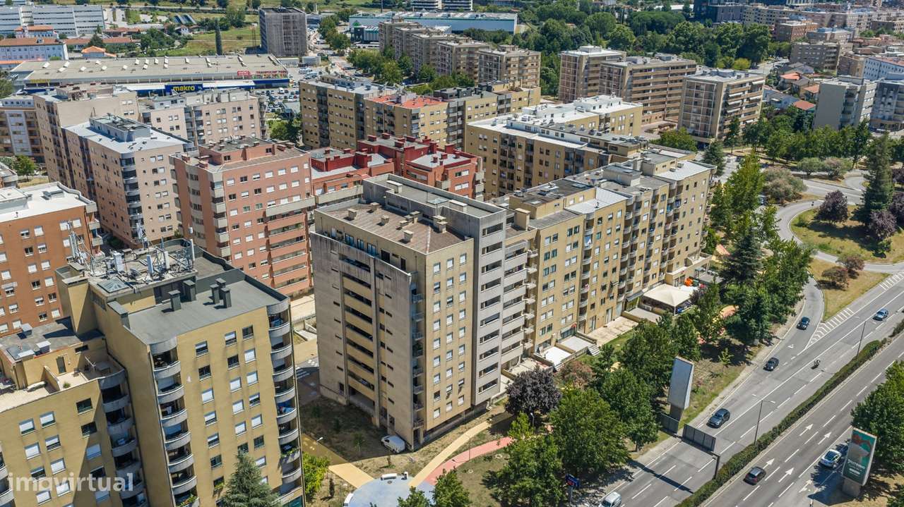 Apartamento T3 com áreas generosas junto à Makro – Braga-21