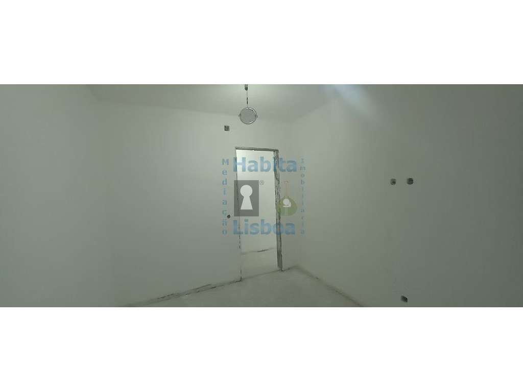 T2Remodelado no Laranjeiro - Junto ao Metro - Grande imagem: 5/15