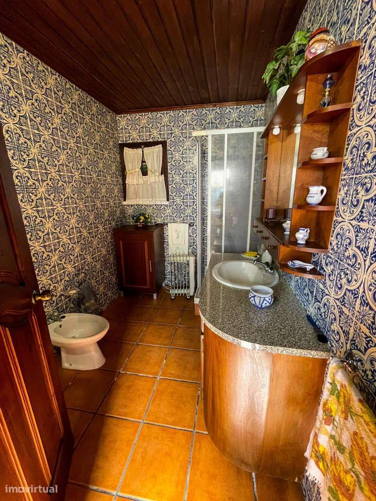 Moradia T3 + 2 Apartamentos T1+1-8