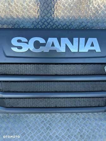 ATRAPA GÓRNA SCANIA STREAMLINE V8 KOMPLETNA - 3