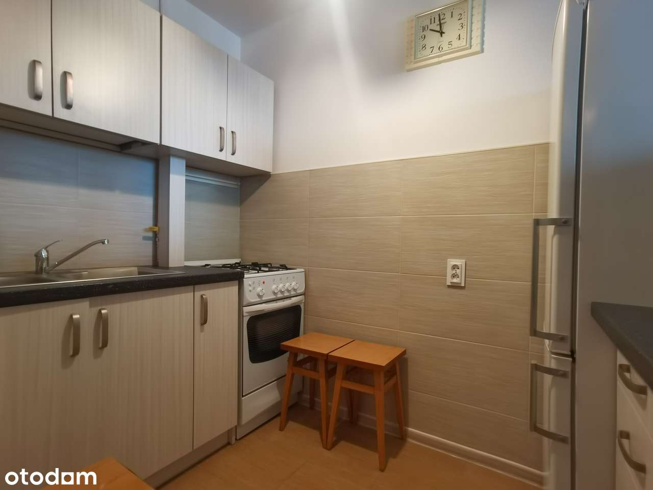 2 pokoje k/dworca SKM, budynek i lokal po remoncie z wyj. łazienki-0