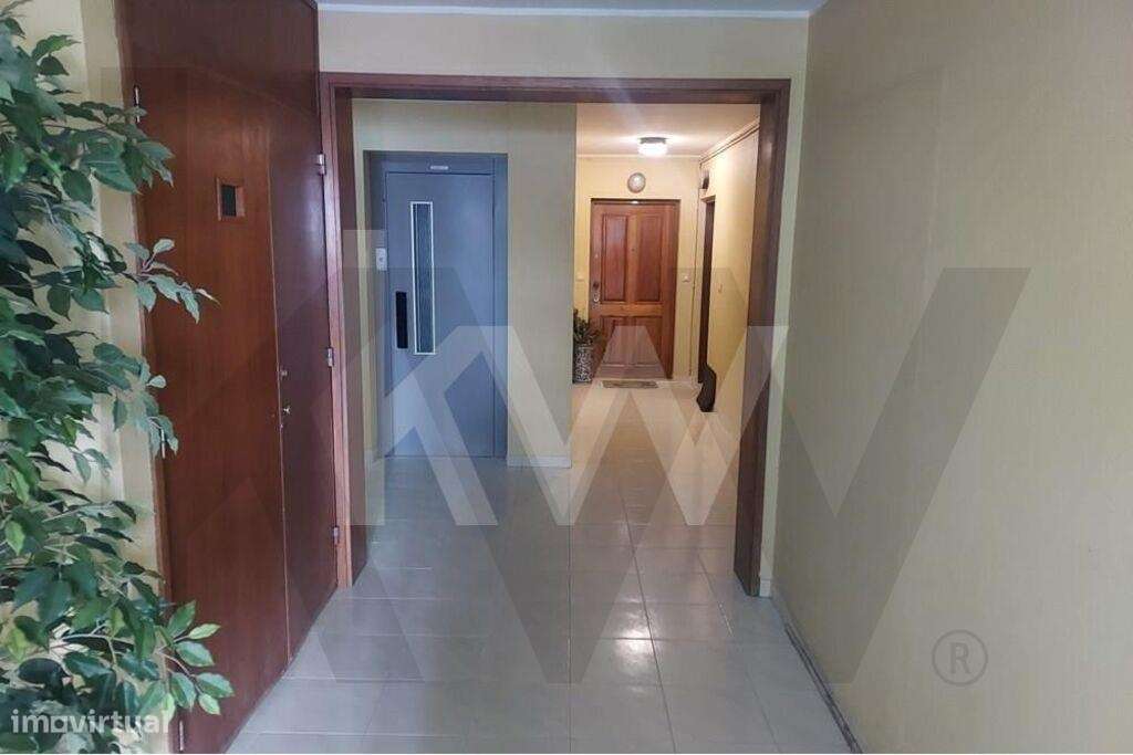 T1 Prelada, junto à estação do metro de Ramalde e rede de Autocarro - Grande imagem: 3/30