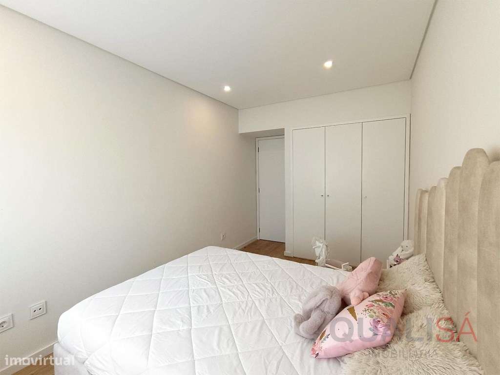 Apartamento T3 de gaveto com varandas, garagem fechada e excelentes...-27