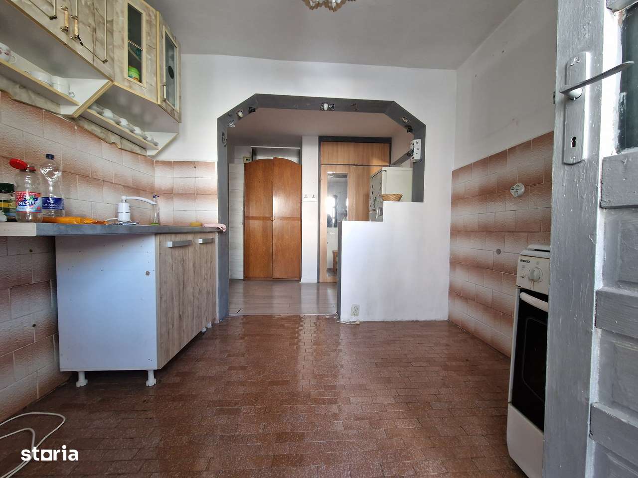 Navodari (Sud Str Rândunelelor)- 2 camere decomandate etaj 3/4, liber-16