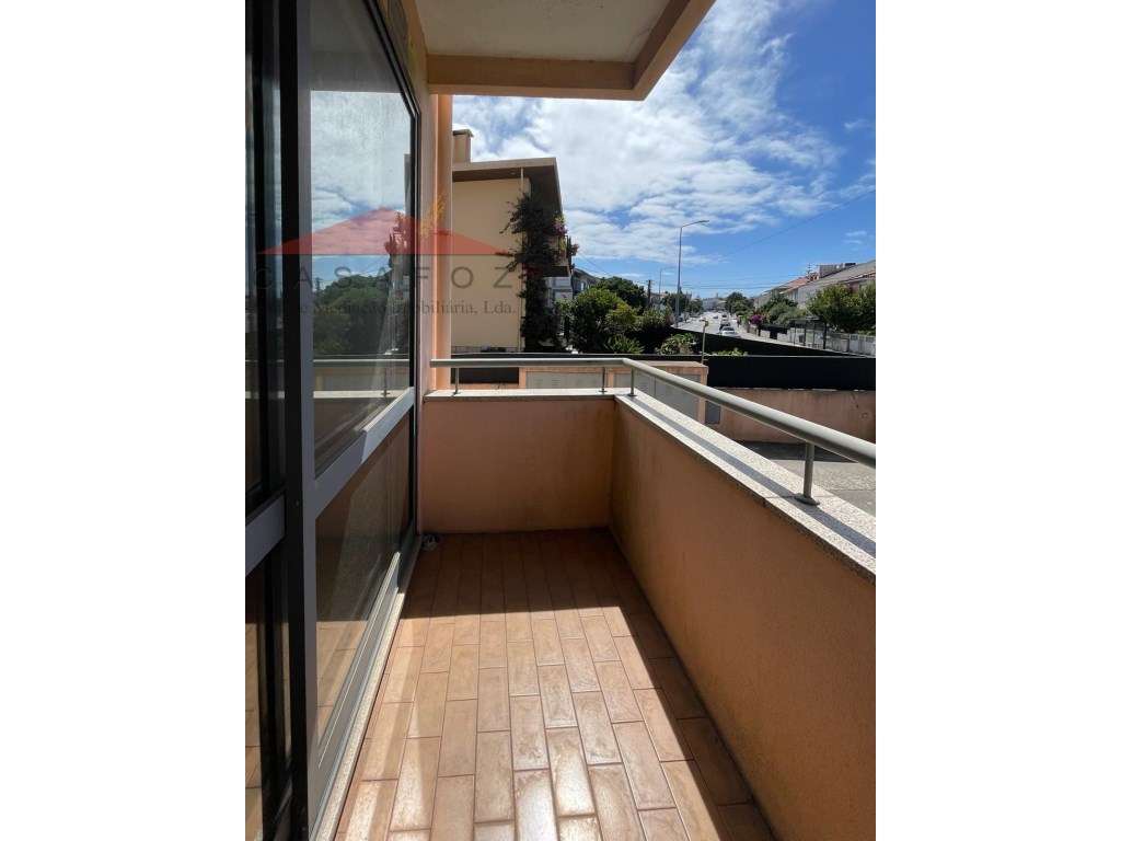 Venda Apartamento T2 em ótimo estado na Rua Lidador-6