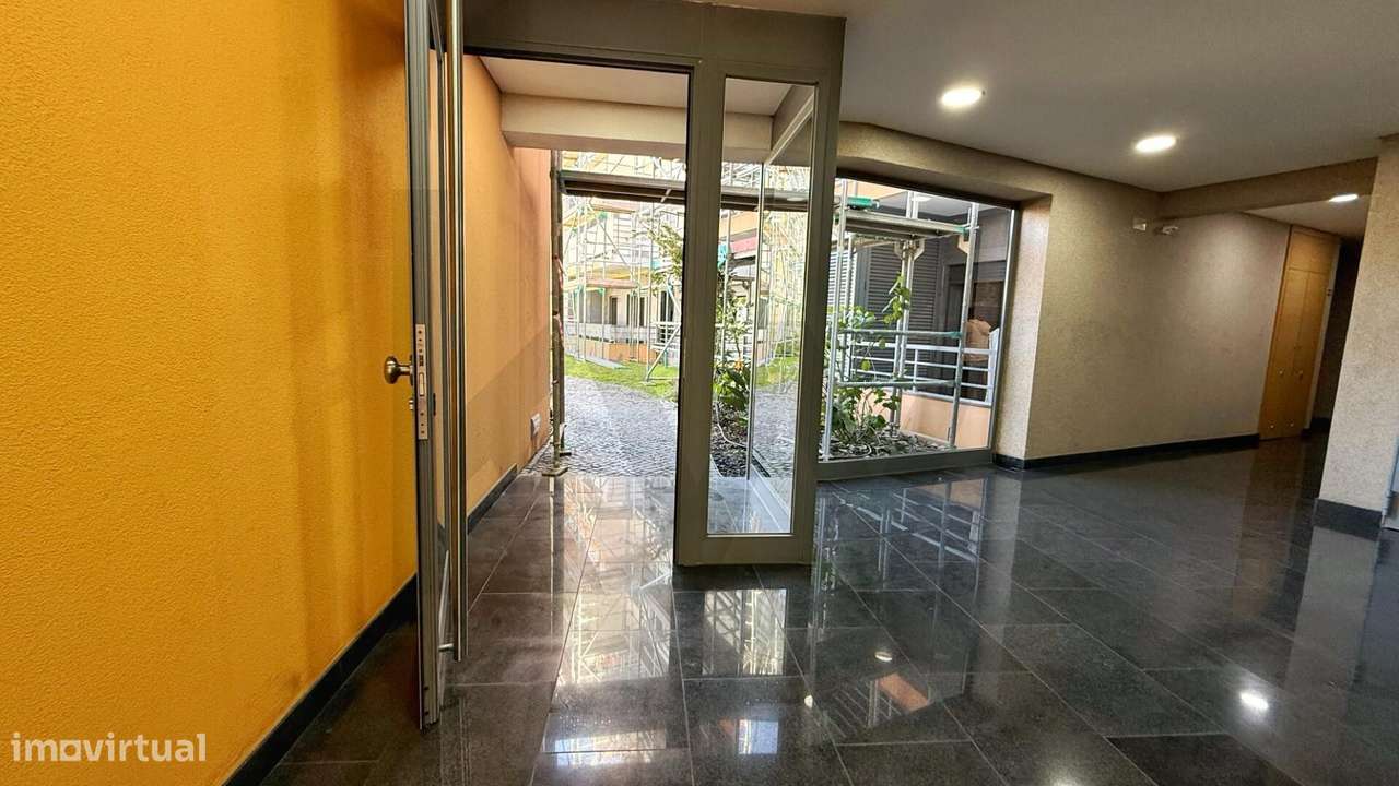 Apartamento T1 localizado no condomínio fechado, parqueamento, piscina-20
