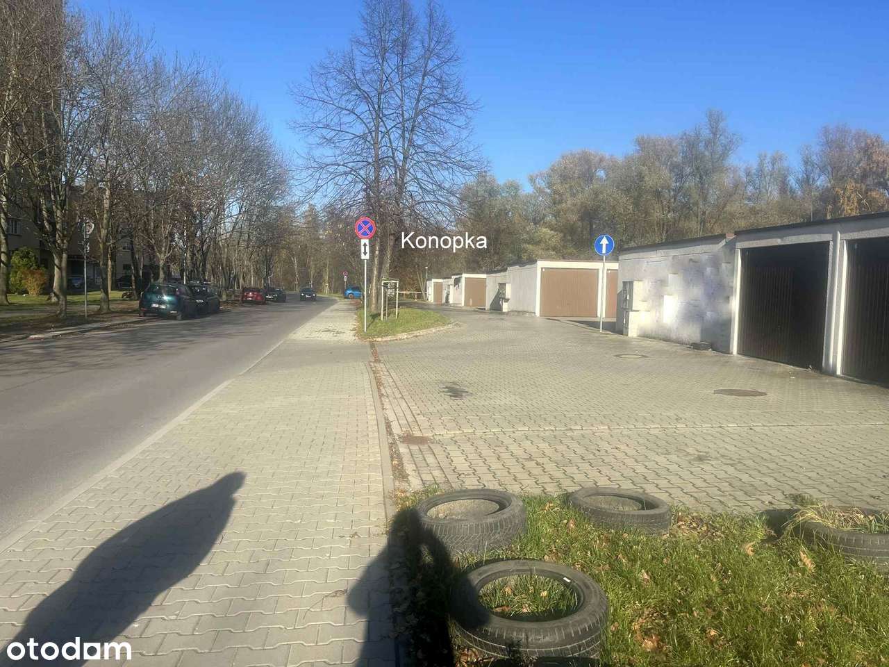 Murowany garaż z prądem, wodą i kanałem-0