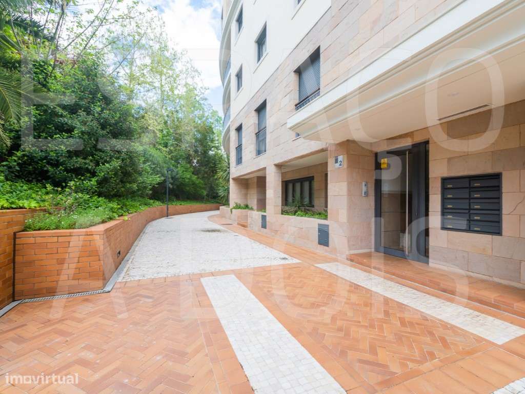 DESLUMBRANTE! Condomínio Privado com porteiro residente, vigilância...-13