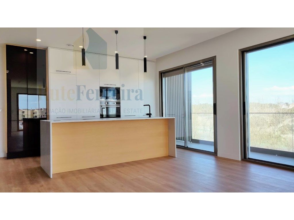 Apartamento T1 Duplex Novo com Garagem e vista mar!! - Grande imagem: 1/31